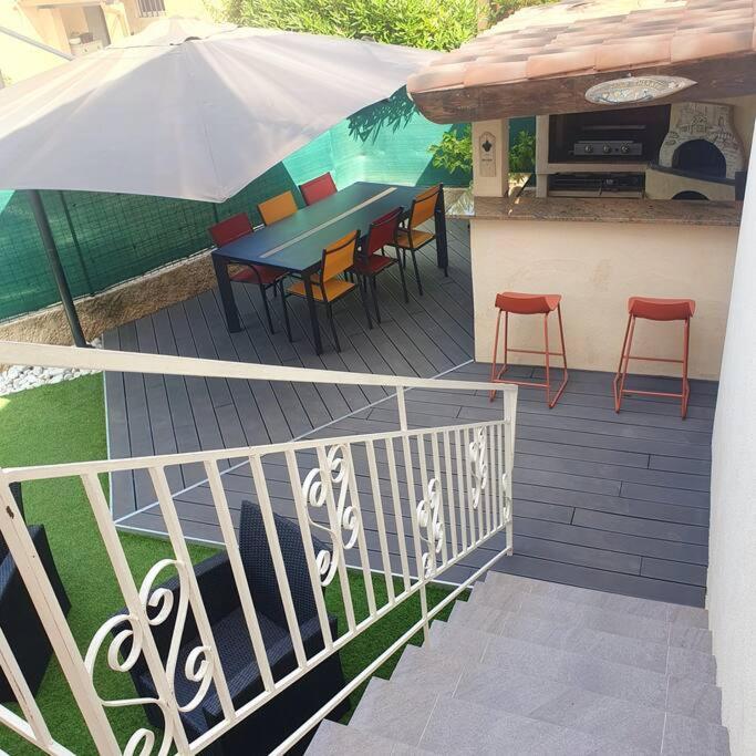 Joli Haut De Villa 3 Chambres Climatise Avec Jacuzzi Marignane Exterior foto