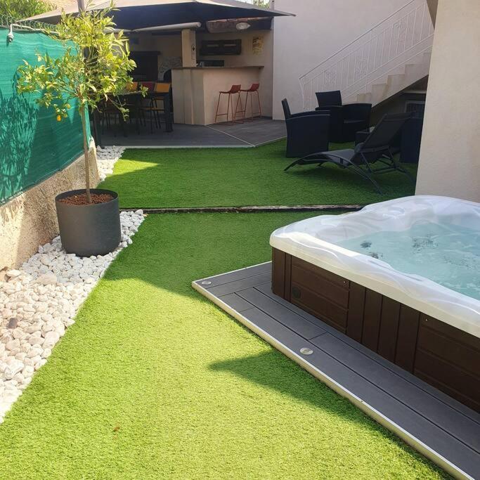 Joli Haut De Villa 3 Chambres Climatise Avec Jacuzzi Marignane Exterior foto