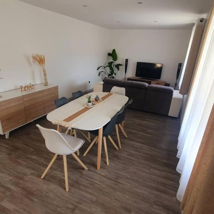 Joli Haut De Villa 3 Chambres Climatise Avec Jacuzzi Marignane Exterior foto