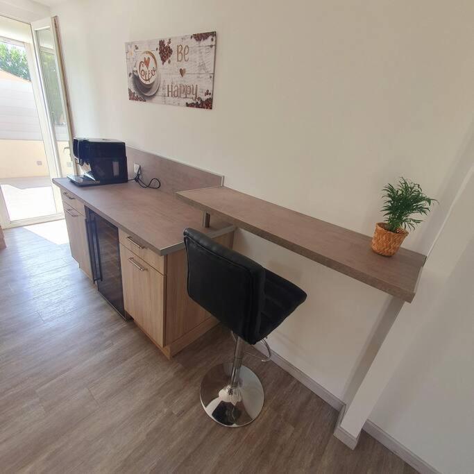 Joli Haut De Villa 3 Chambres Climatise Avec Jacuzzi Marignane Exterior foto