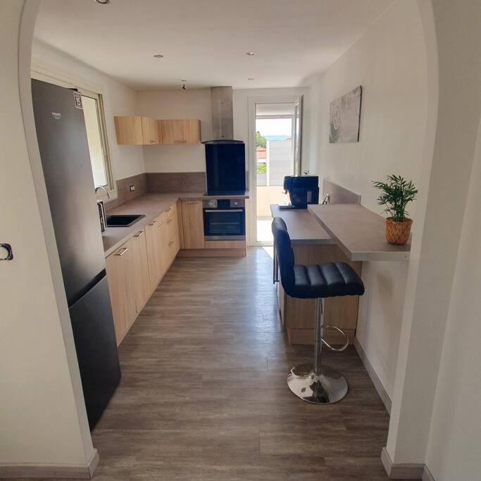 Joli Haut De Villa 3 Chambres Climatise Avec Jacuzzi Marignane Exterior foto